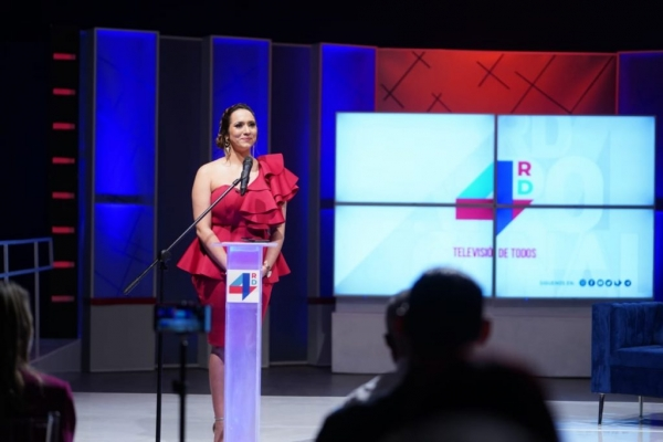 Rafaelina Bisonó presenta programa “Al Límite” por Canal 4RD